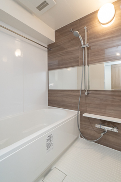 なんとこのお風呂。追い焚き機能付きなんです。お湯、勝手に温まるんです。
※写真は同タイプ住戸です。