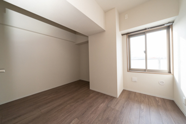 こちらもベッドルーム！
こんな明るい部屋だったら毎朝が爽快に起きれそう！
※写真は同タイプ住戸です。