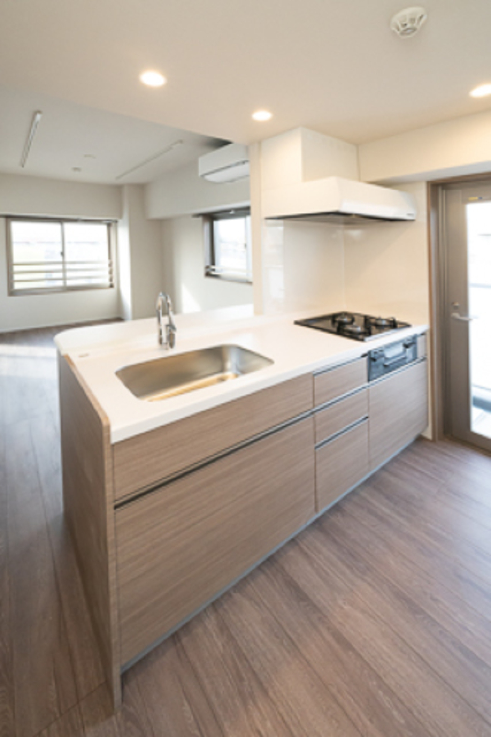 キッチンも広々としているので、タブレットでレシピを見ながら料理も出来そうです！
※写真は同タイプ住戸です。