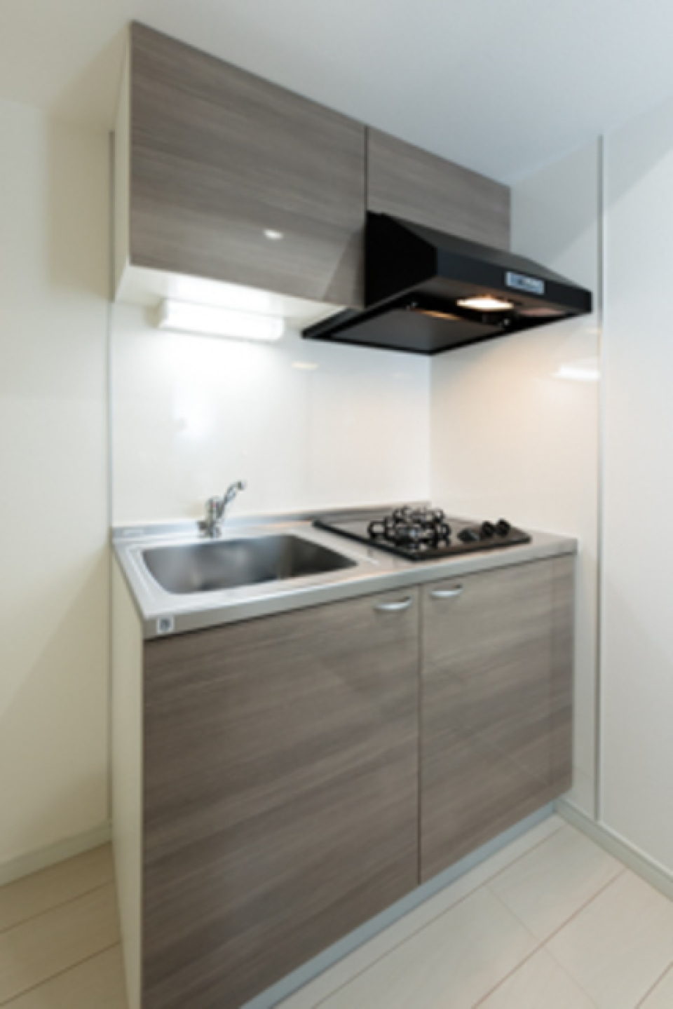 2口のコンロが導入されているキッチンです。※写真は同タイプ住戸です。