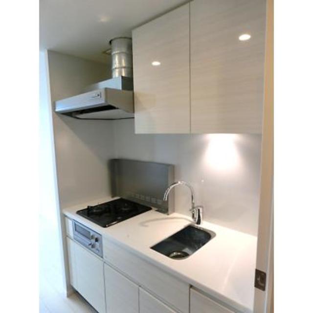 キッチン回りもモノトーンに。