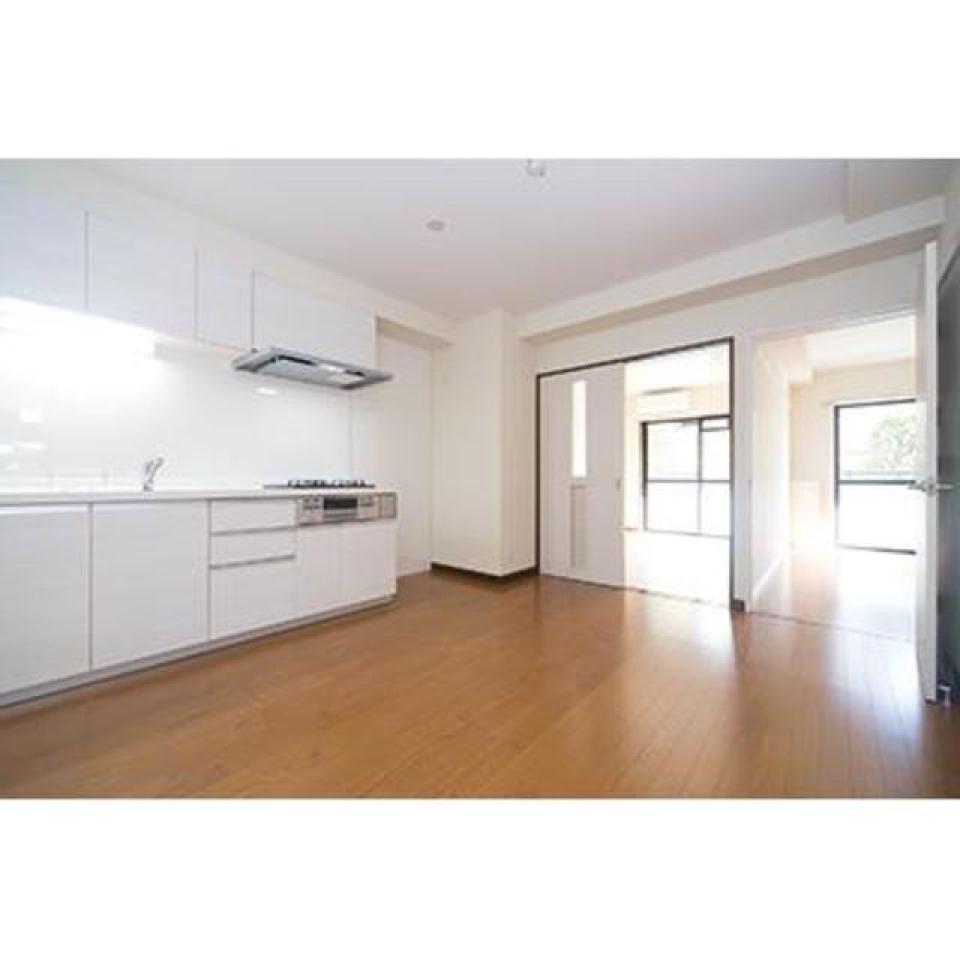 8.5帖のダイニングキッチンです。※写真は同タイプ住戸です。