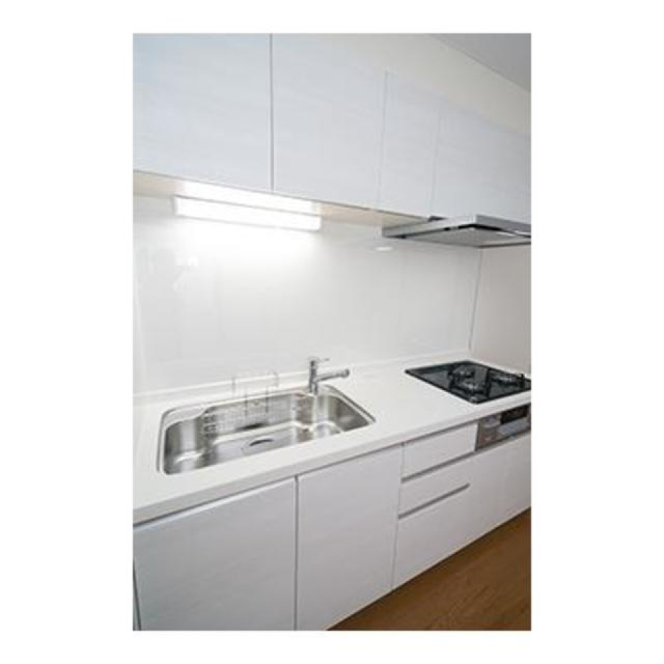 ３口のガスコンロが導入されたキッチン。※写真は同タイプ住戸です。