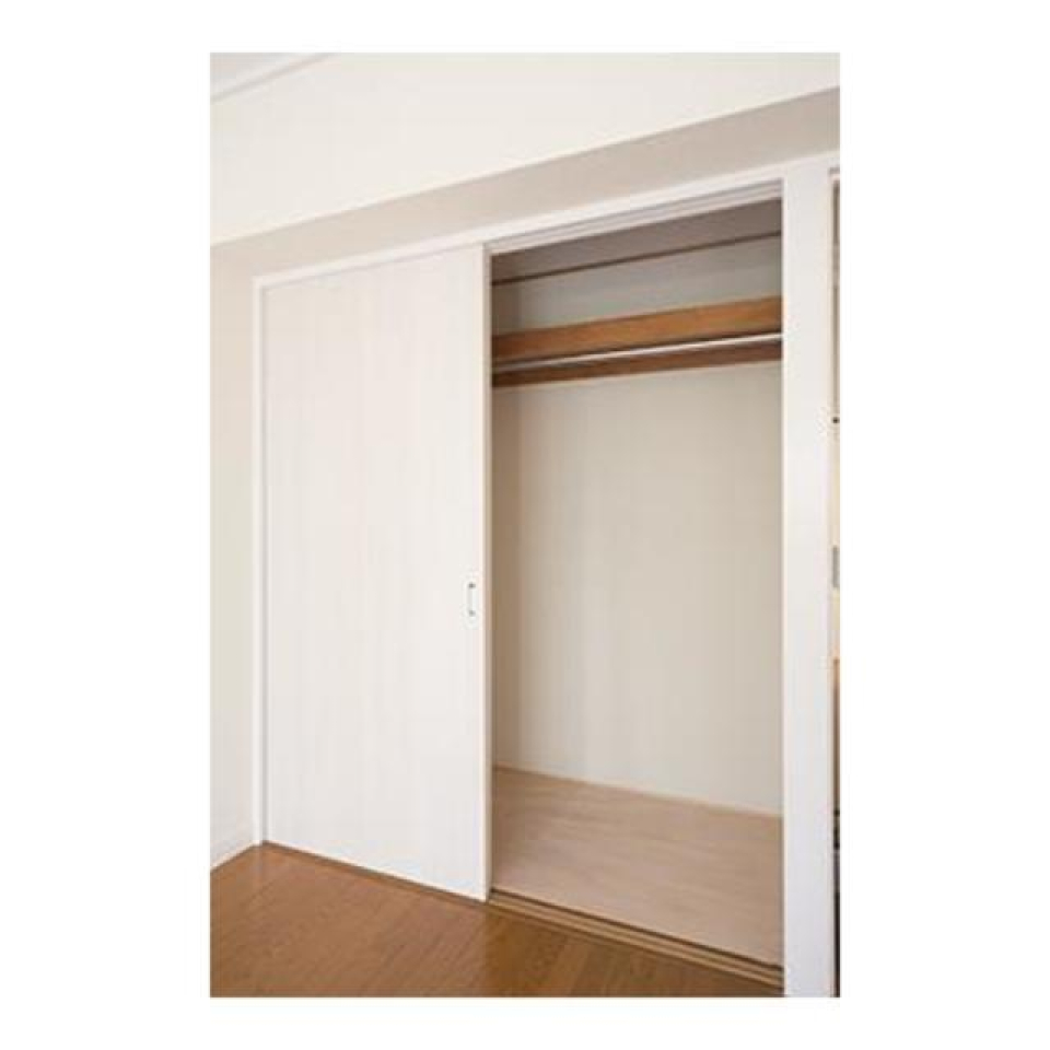 収納を開けた時の様子。※写真は同タイプ住戸です。