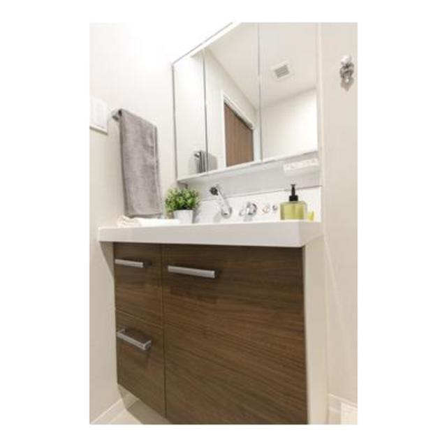 収納たっぷりの洗面台※写真は同タイプ住戸です。