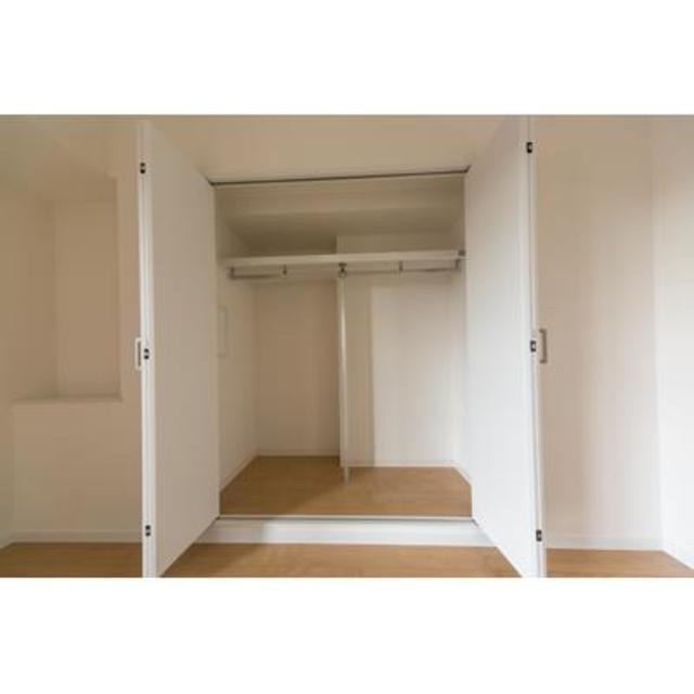 ハンガーラック付き収納※写真は同タイプ住戸です。