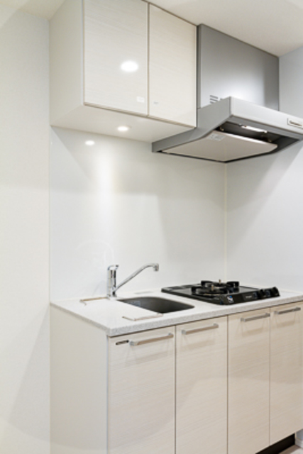 白くて清潔感のあるキッチン