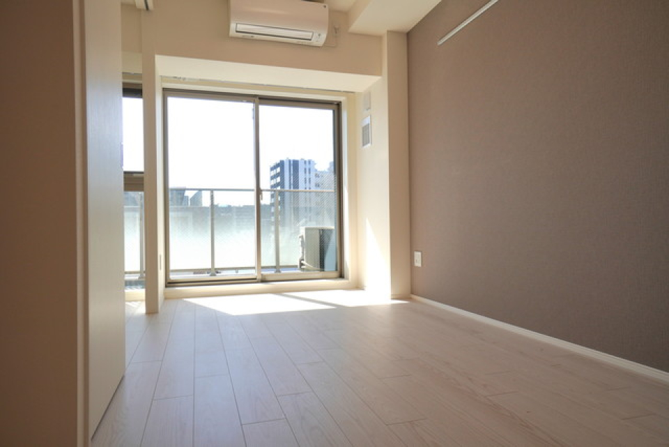 バルコニーから暖かい光が降り注ぎます。※写真は同タイプ住戸です。