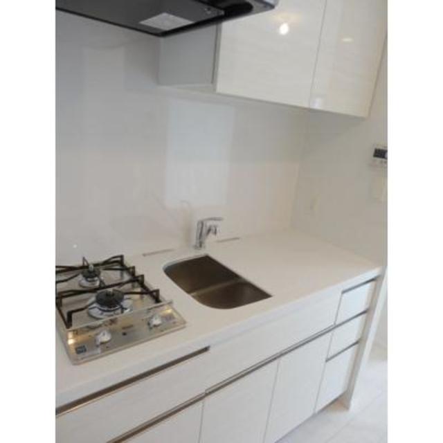 2口のガスコンロが導入されたキッチンです。※写真は同タイプ住戸です。