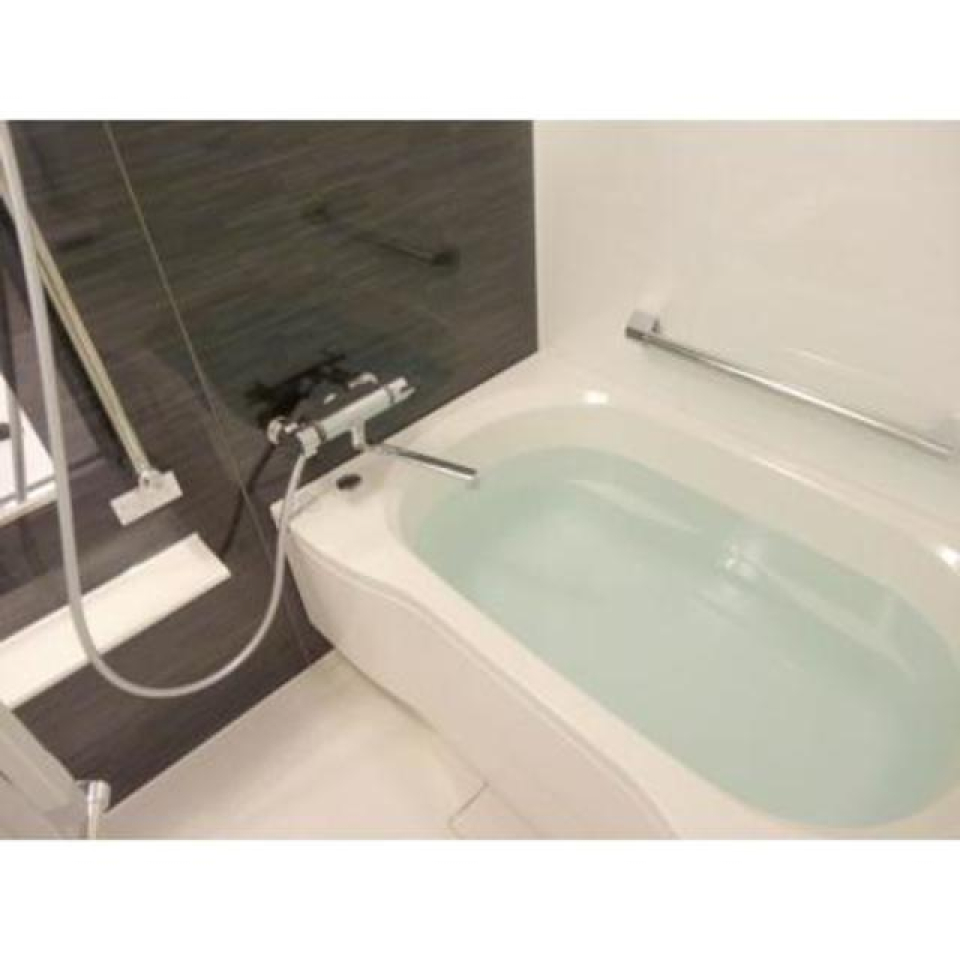 浴室の様子。※写真は同タイプ住戸です。