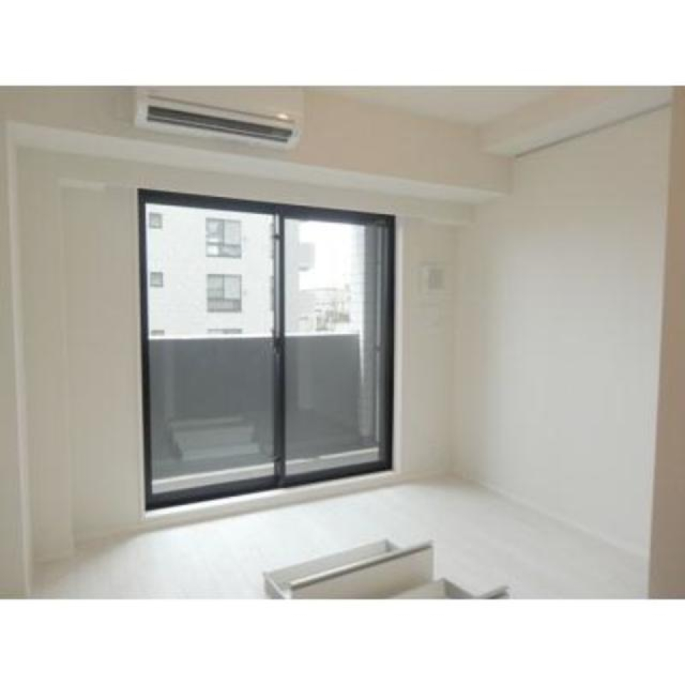 バルコニーから光が入った時の様子。※写真は同タイプ住戸です。