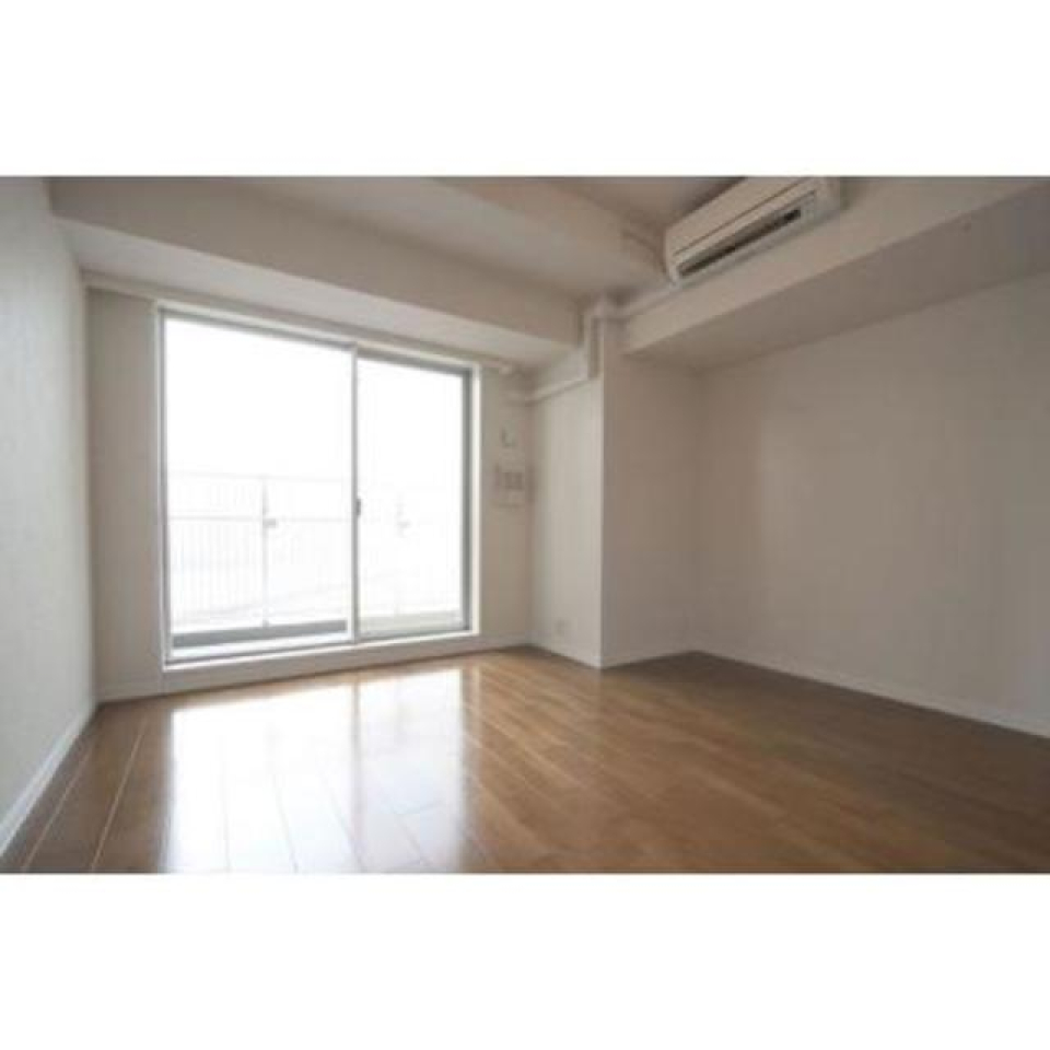 ゆったり使える11帖のリビングルーム。※写真は同タイプ住戸です。