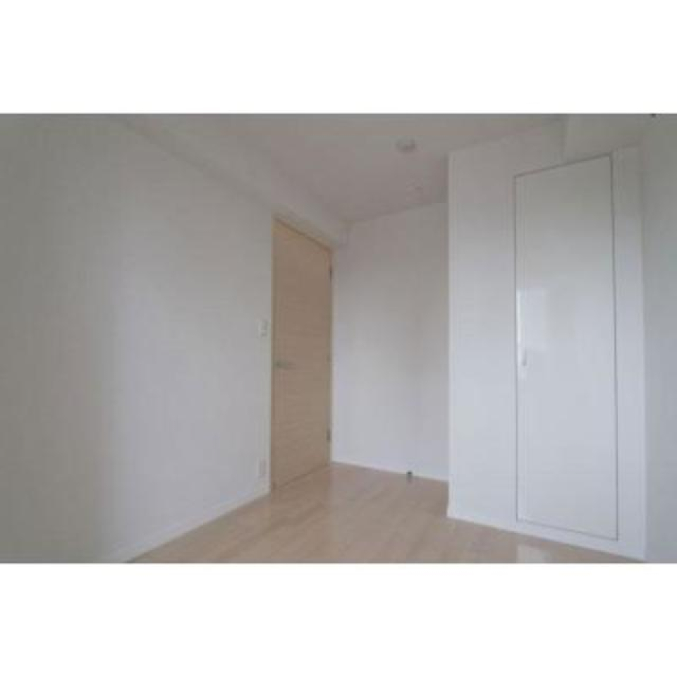 リビングルームにもクローゼットがあります。※写真は同タイプ住戸です。