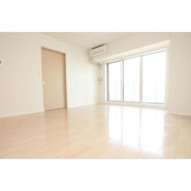 大きな窓から入ってくるひかりも◎。※写真は同タイプ住戸です。