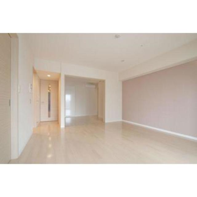 12帖のリビングルームでゆっくりしたいですね。※写真は同タイプ住戸です。