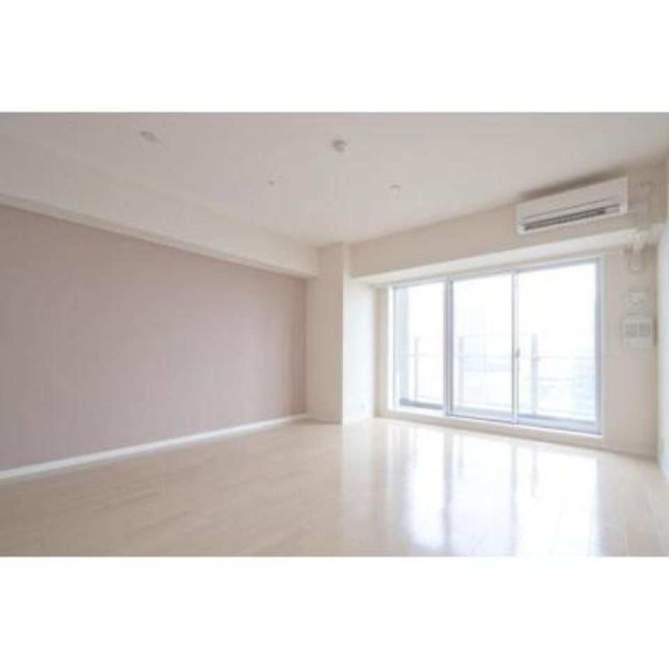 大きな窓から差し込む日差しが暖かい。※写真は同タイプ住戸です。