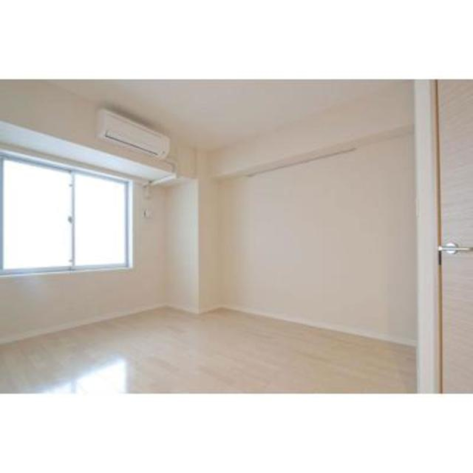 寝室にも朝日が降り注ぎます。※写真は同タイプ住戸です。