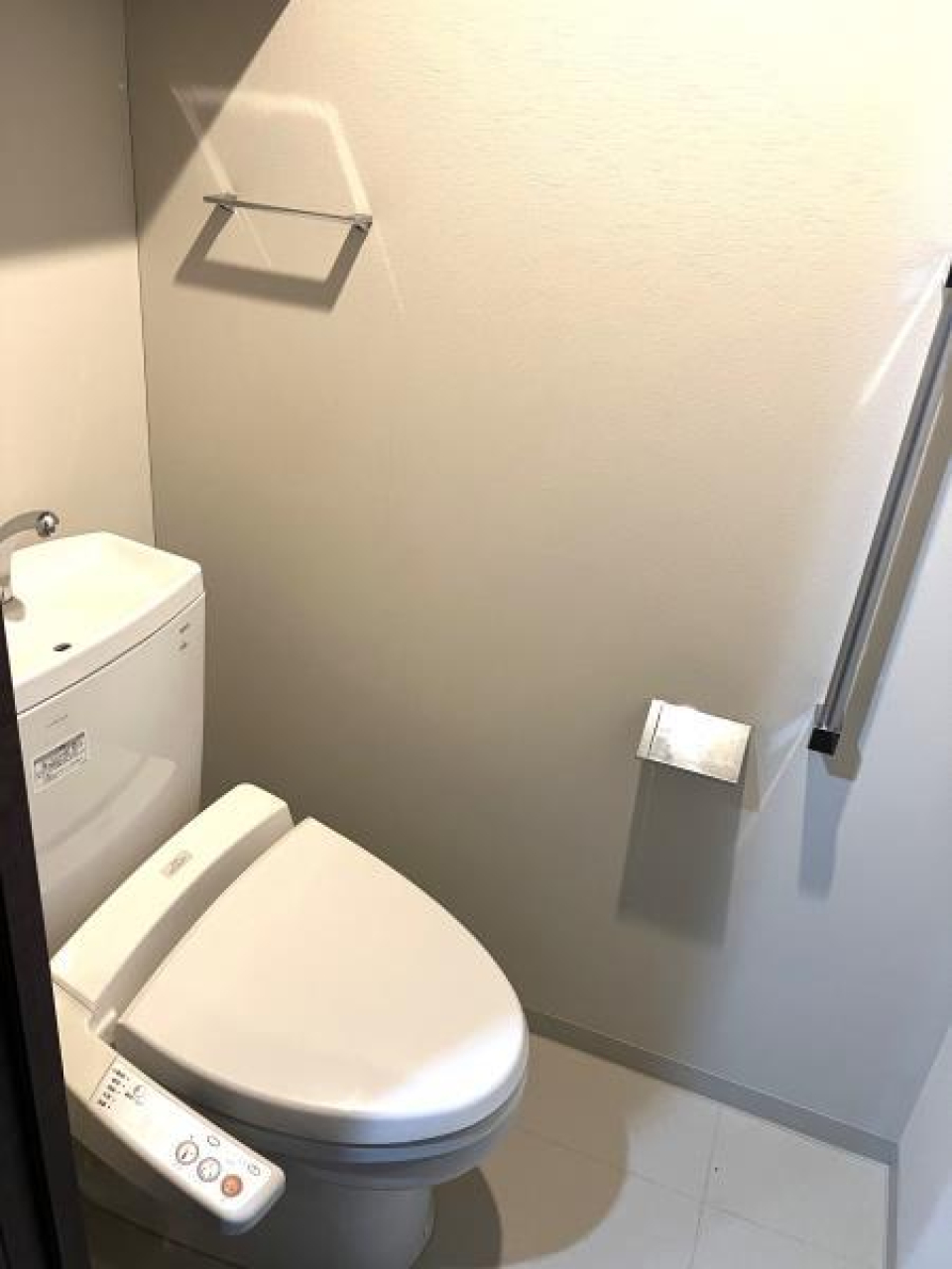 清潔感のあるトイレとなっております。