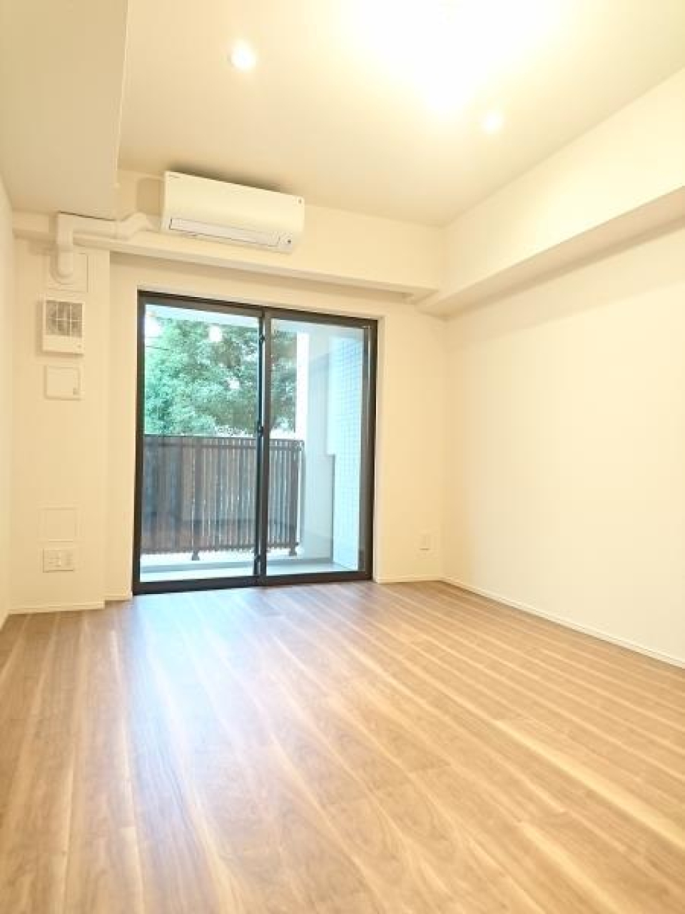 バルコニーへのアクセスもできます。