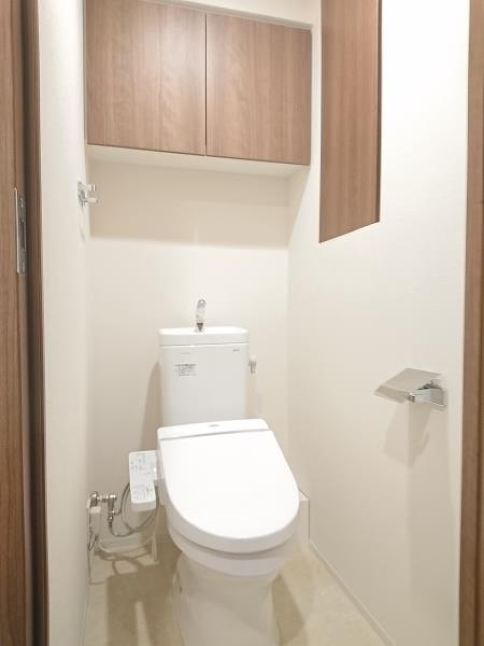 棚があるので掃除用具を整理整頓しやすそうです。