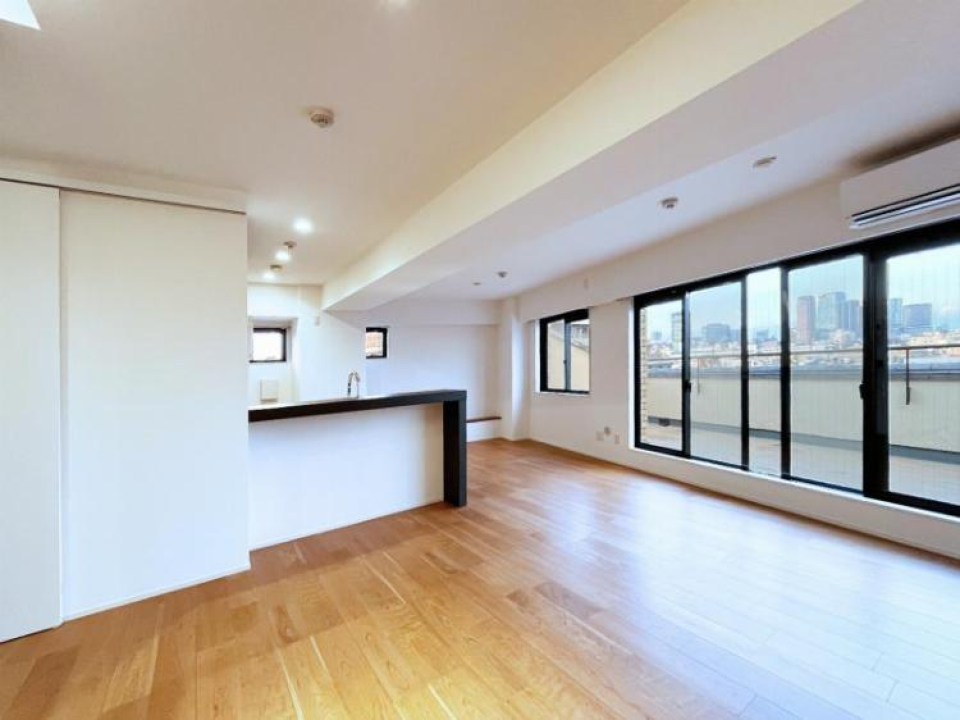 窓も大きいので沢山光が入りますね！