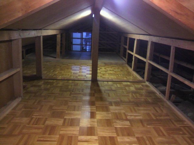 屋根裏にもたっぷり収納できちゃいます。