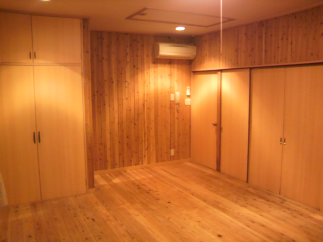 統一感のある色合いの洋間。