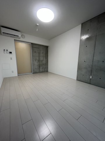 8.1帖の洋室の様子です。