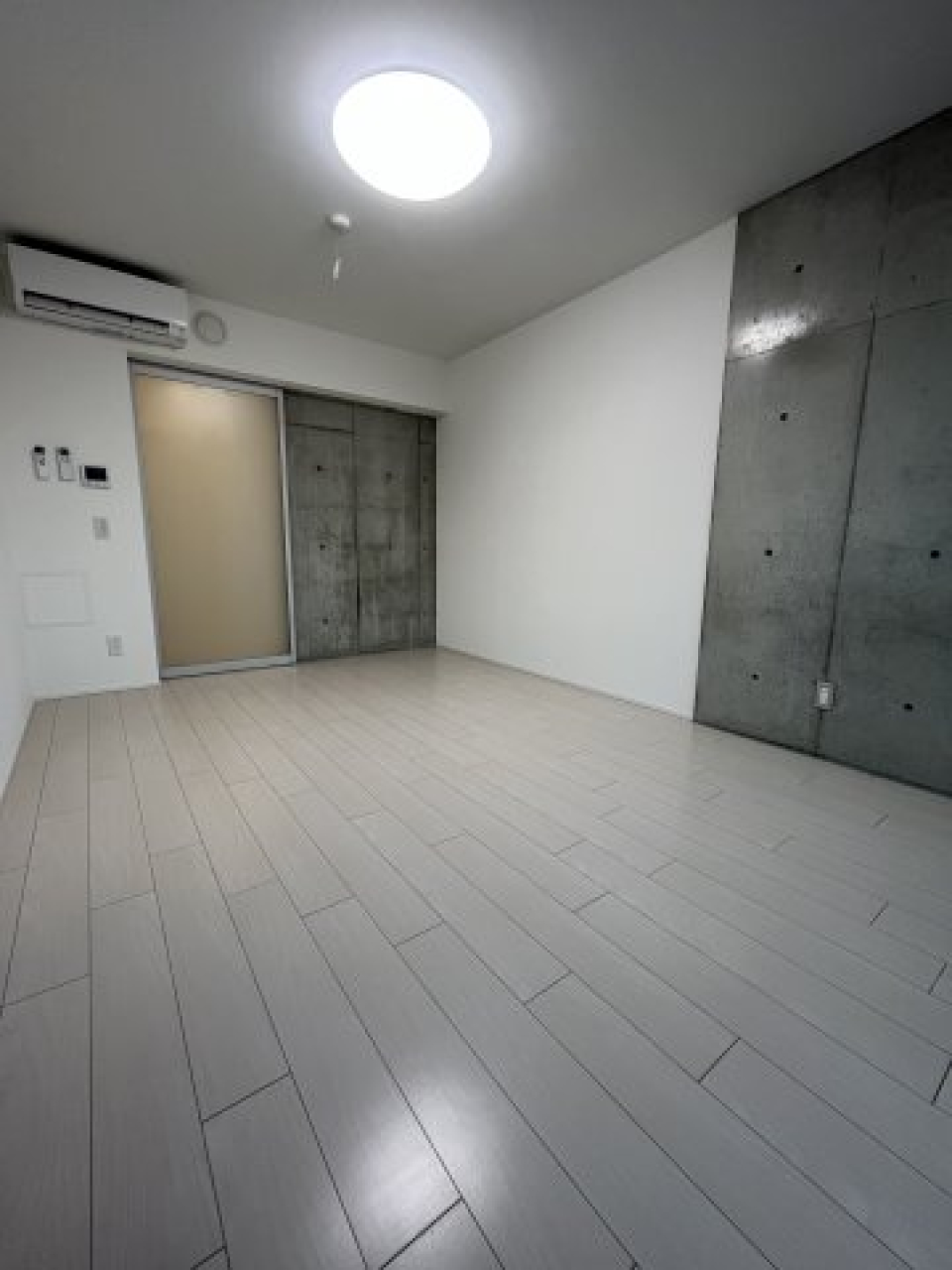 8.1帖の洋室の様子です。