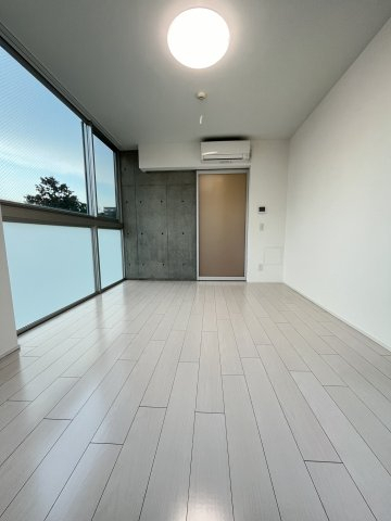 大きな窓があります。