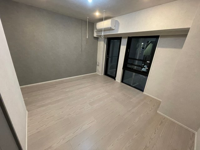 窓は全室南向きなので、日当たり良好。開放的に見えるお部屋です。
ログ銀座イースト（別号室同タイプ）