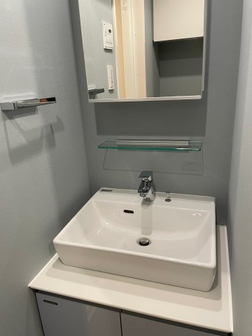 清潔感のある洗面台。
ログ銀座イースト（別号室同タイプ）