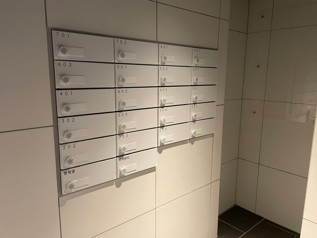 ポスト
ログ銀座イースト