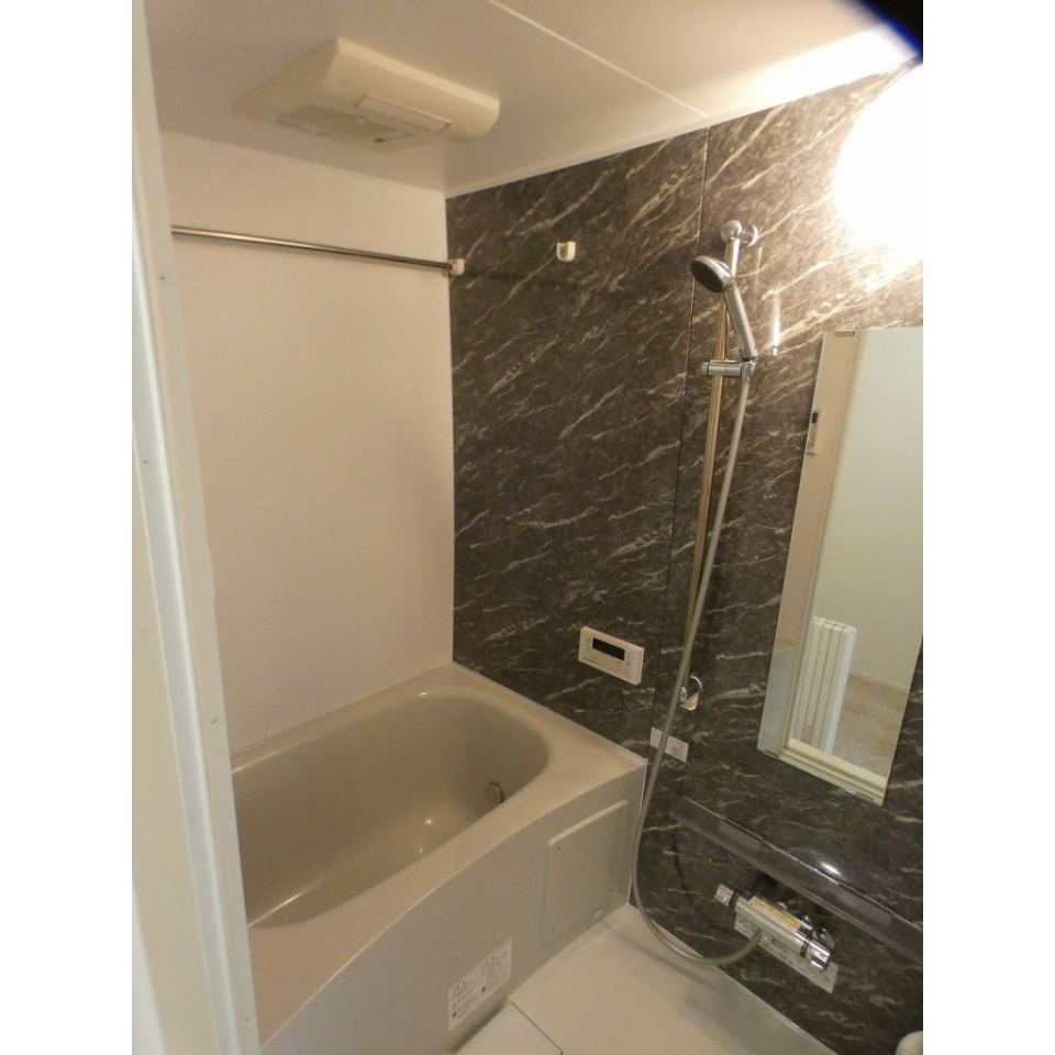 洗濯物が乾きづらい・・・
大丈夫！浴室乾燥機が付いている！