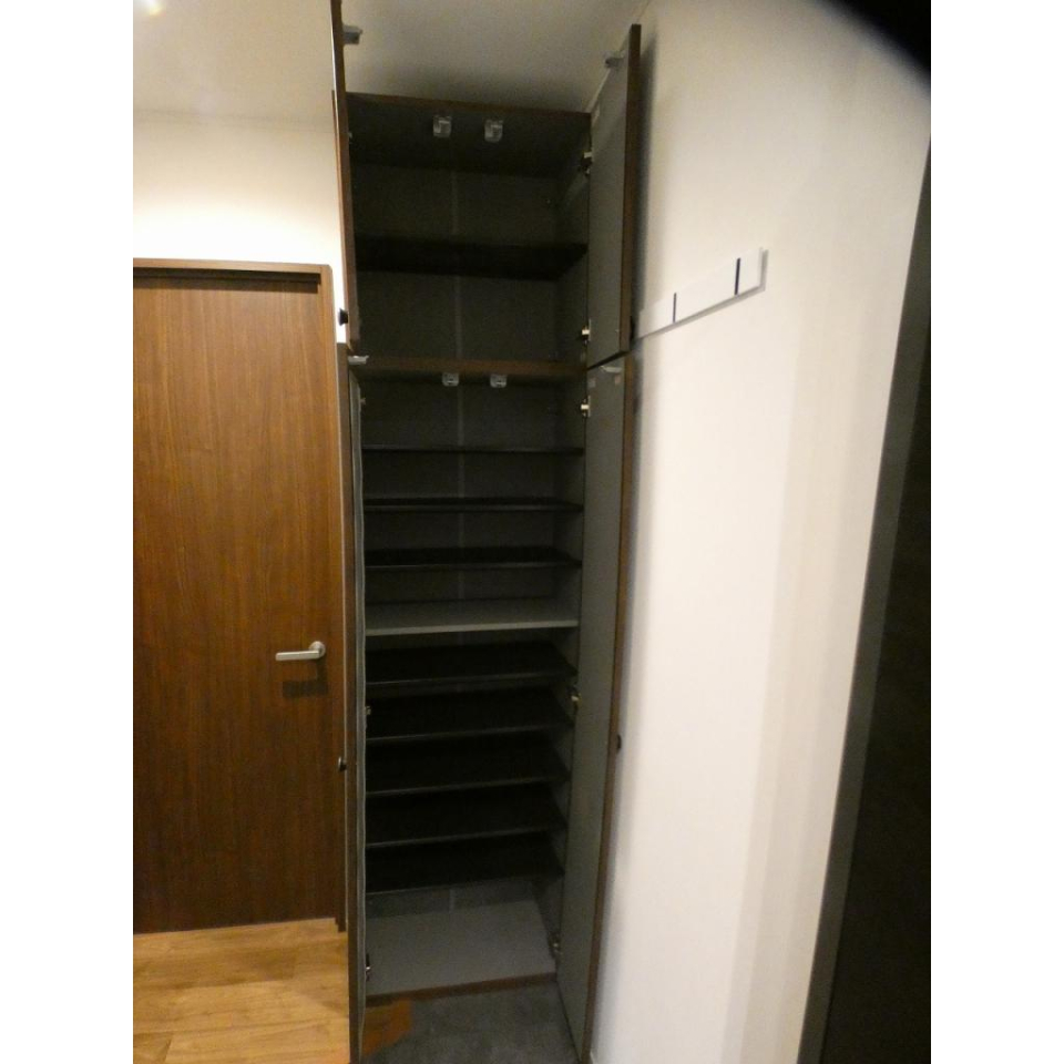 シューズボックス！こちらもたくさん入りそうですね！靴好きさんにも安心容量♪