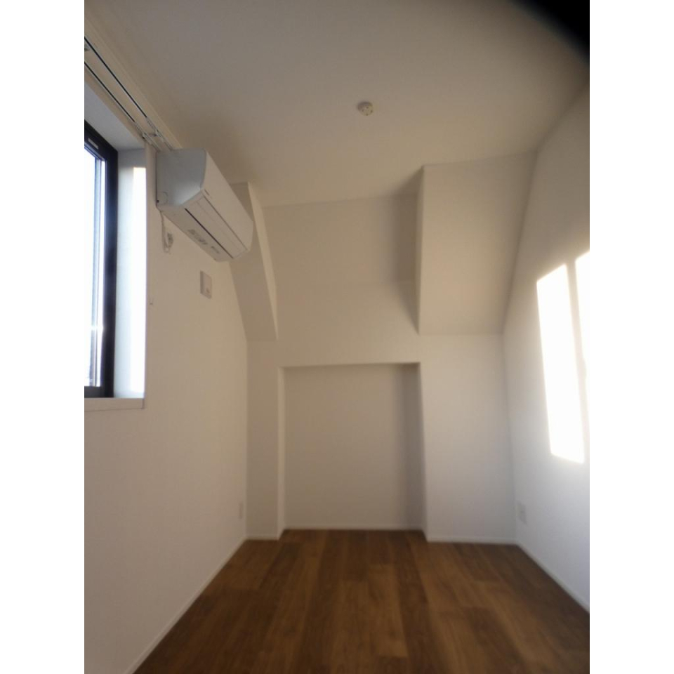 こちらが小部屋となっております。ちょっと秘密基地みたいでワクワクしません？