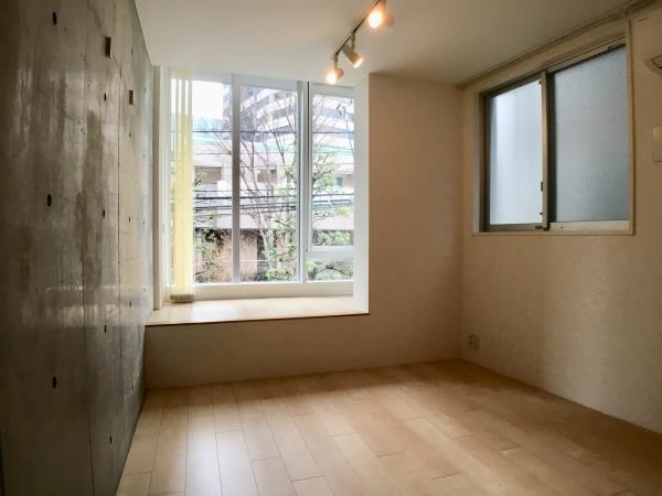 時間が経つにつれて味わいが出てくるコンクリート。一緒に味わいを出していきませんか？