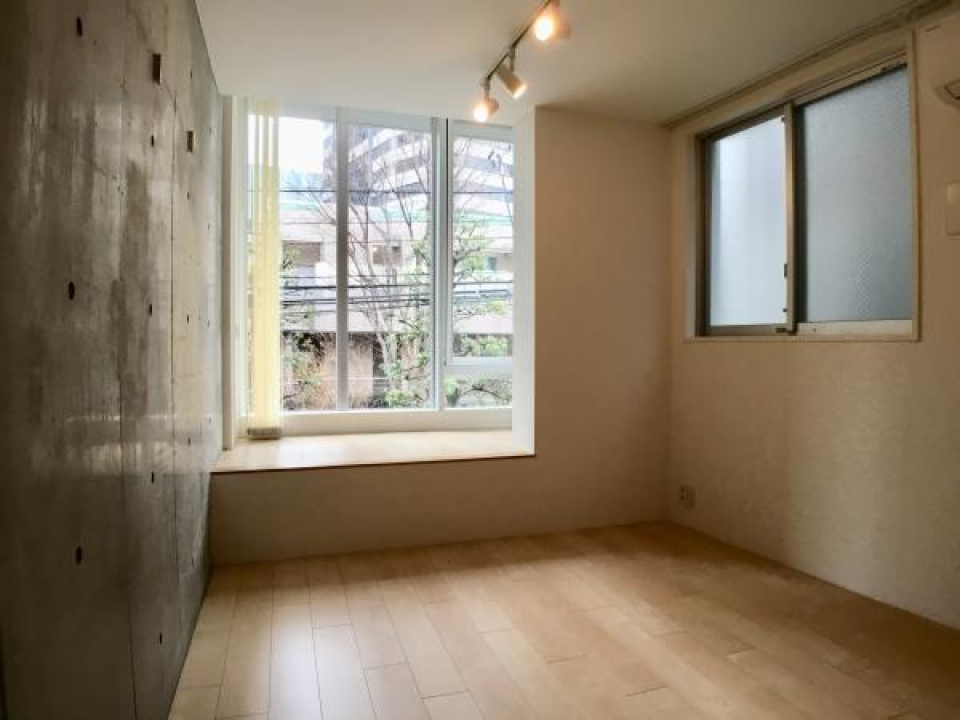 時間が経つにつれて味わいが出てくるコンクリート。一緒に味わいを出していきませんか？