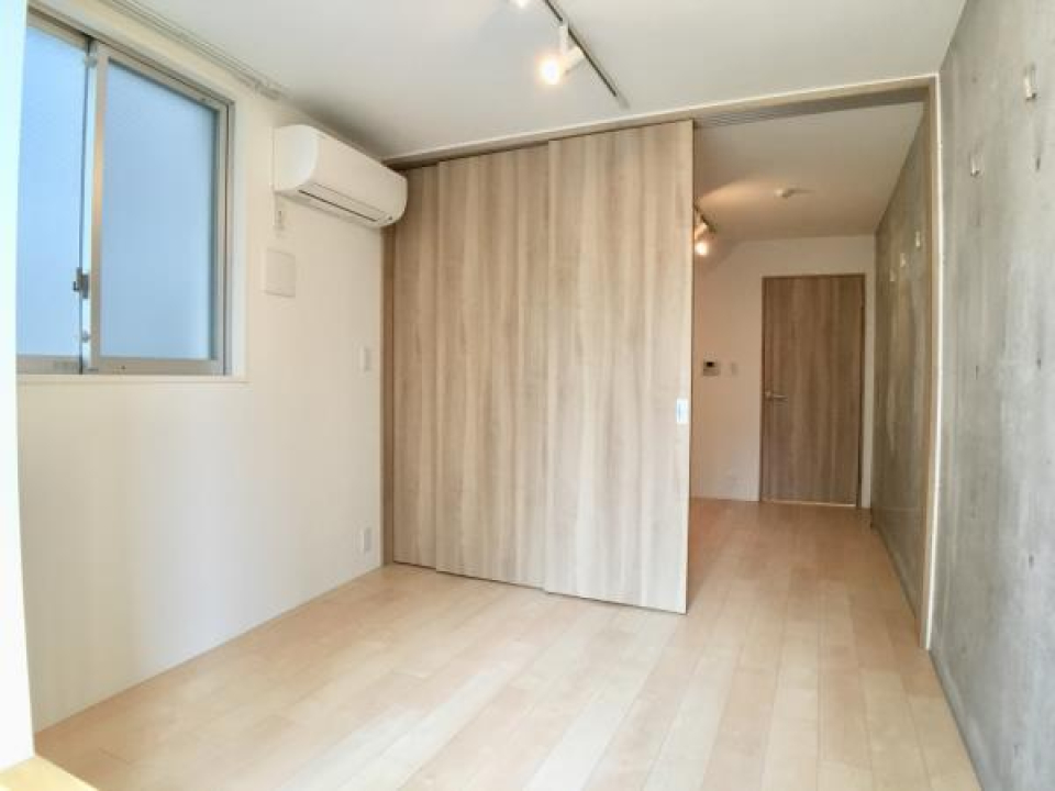 仕切りの扉も、仕切った時にアクセントウォールになるので、また違ったお部屋の印象になります。