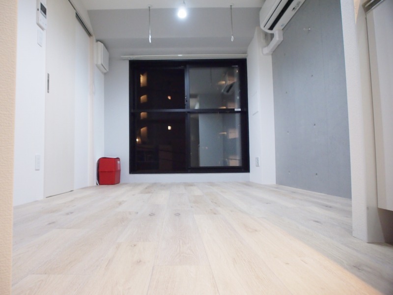 大き目の窓から眺める景色。