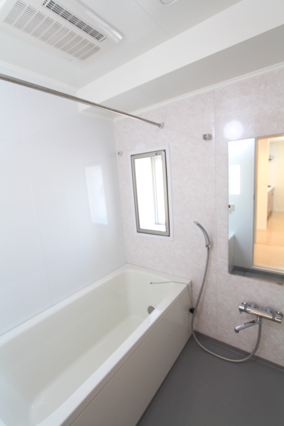 浴室の様子です。※参考写真