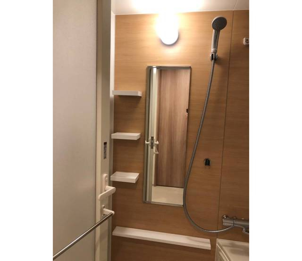 ナチュラルな空間の浴室。※写真は同タイプ住戸です。