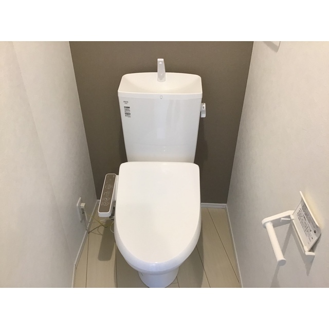 シンプルなトイレ。