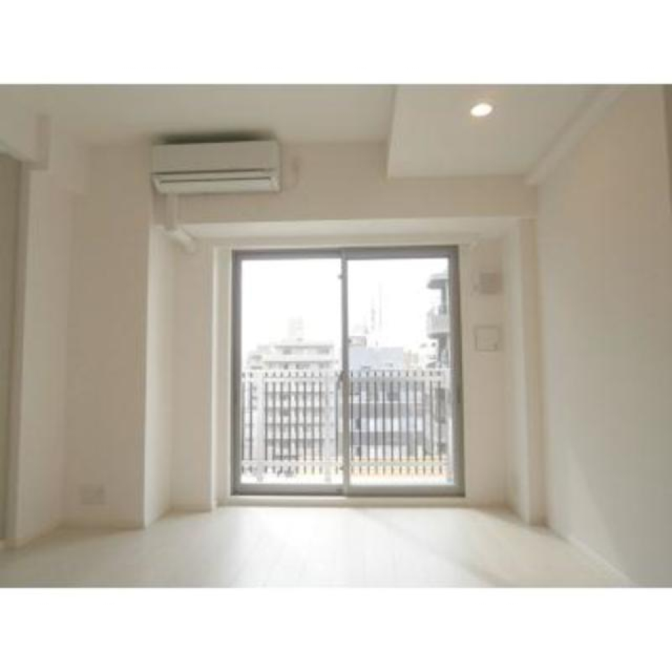 バルコニーから光が差し込みます。※写真は同タイプ住戸です。