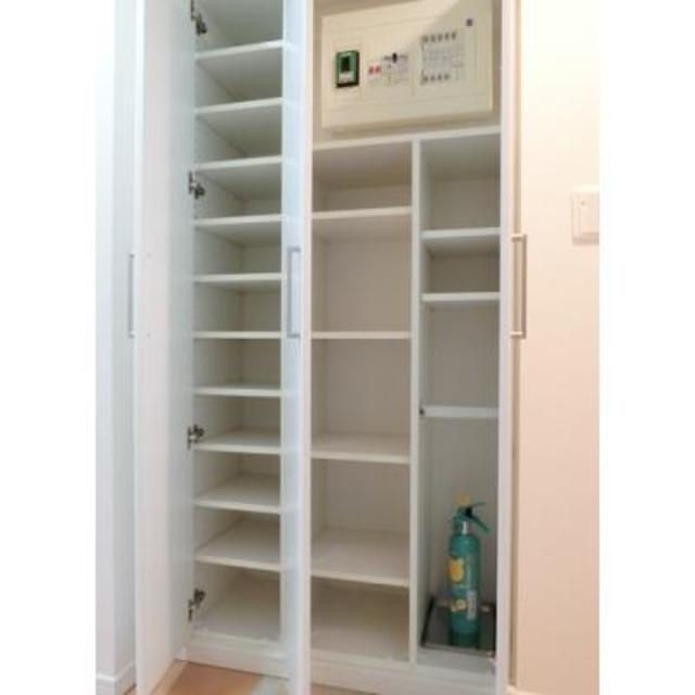 収納を開けた時の様子。※写真は同タイプ住戸です。