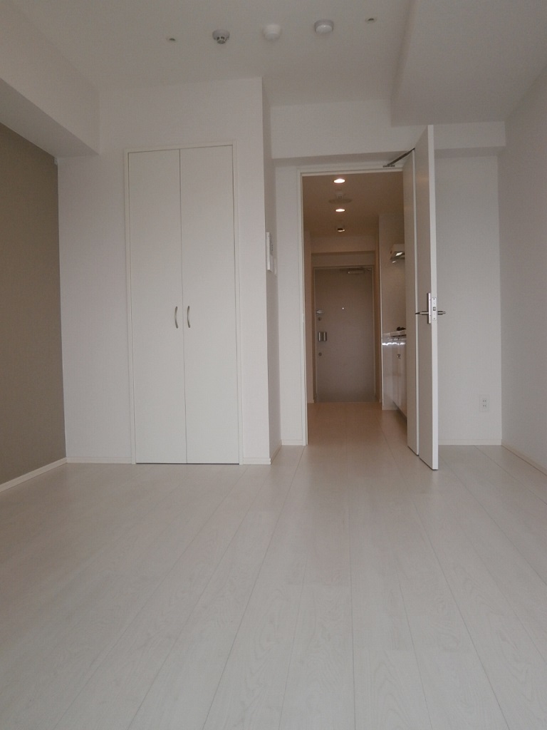 白い壁のお部屋なので、広々と見える構造になっています！