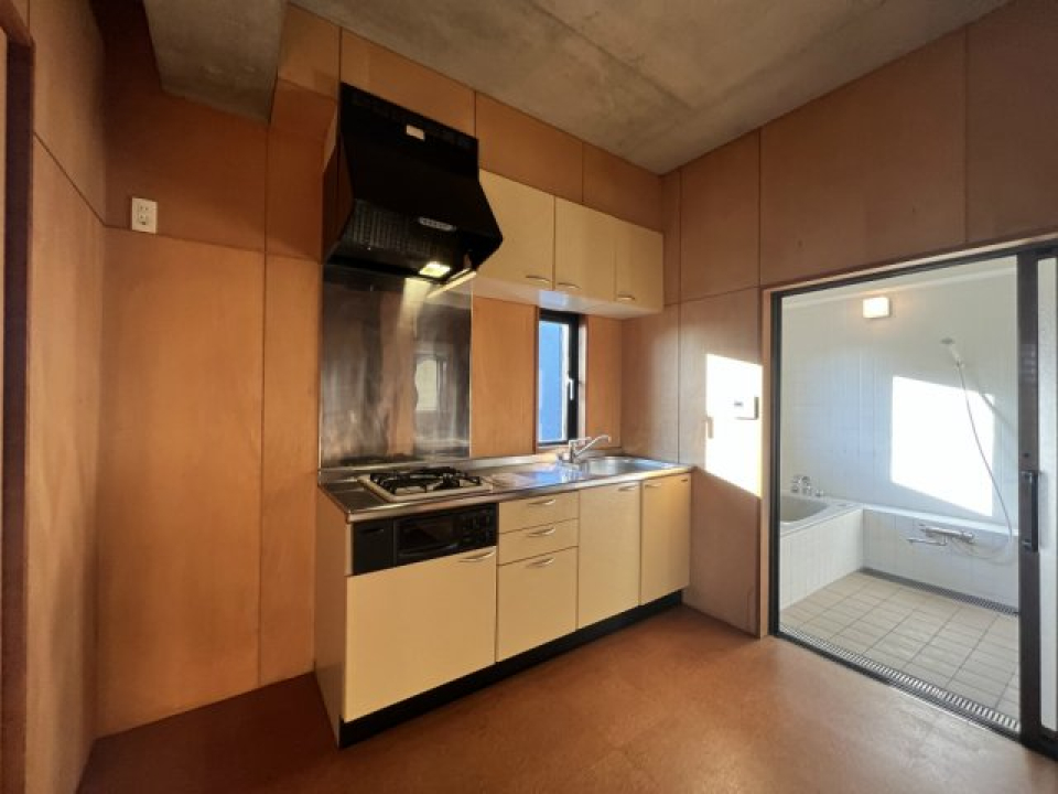 浴室とキッチンスペースはお隣同士