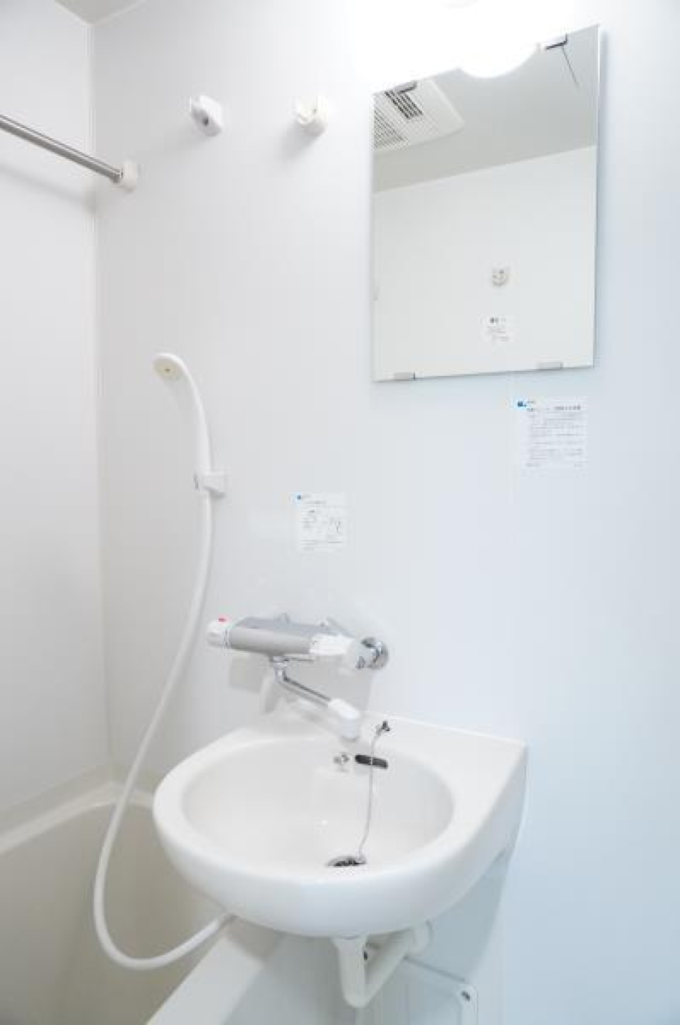 洗面台と浴室はお隣同士です。