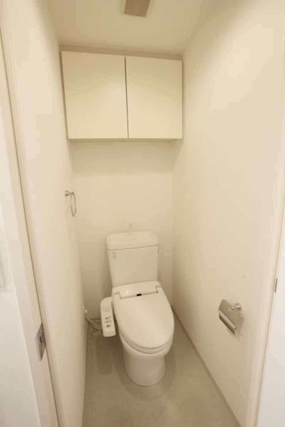 棚があるので掃除用具を整理整頓しやすそうです。