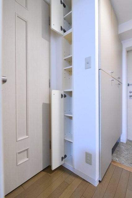 空間という空間を無駄にしない、この収納能力は見事。